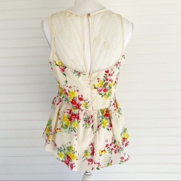 Floral Peplum blouse Size Medium - Picture 3 of 13